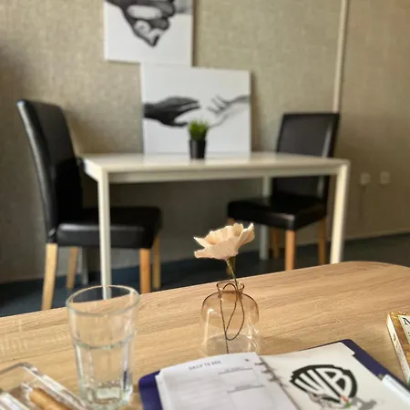 Апартамент Flower House 10 *