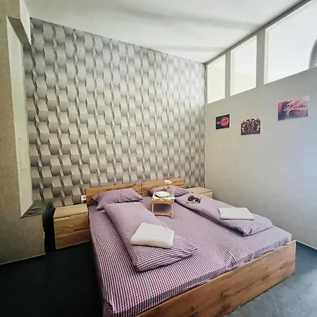 Apartment Flower House 10 *