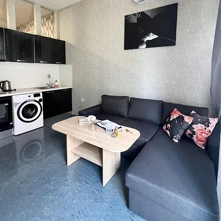 Apartment Flower House 10